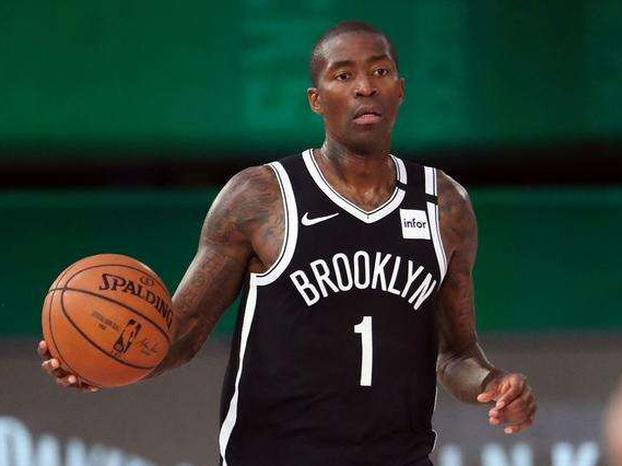 曼城斯特林梅开二度击败热刺（斯特林双响，曼城力克热刺）