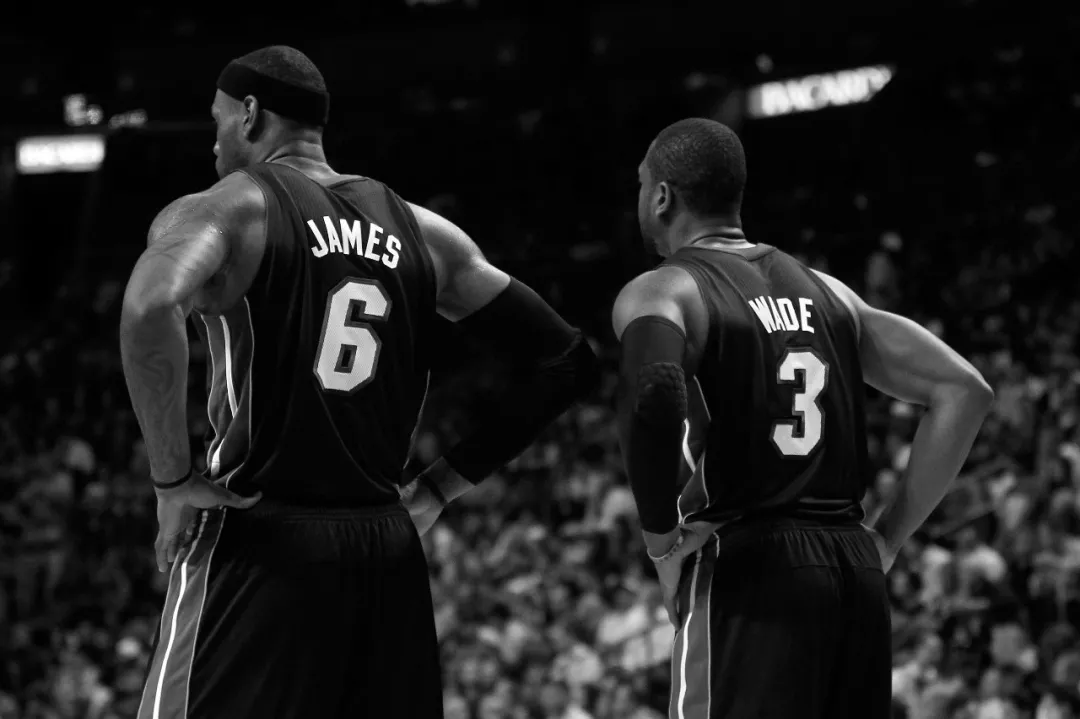 前队友：曾和马拉多纳开车出行，交警把我们拦住只为和他合影（前队友忆：与马拉多纳同车外出，交警拦停只为合影）