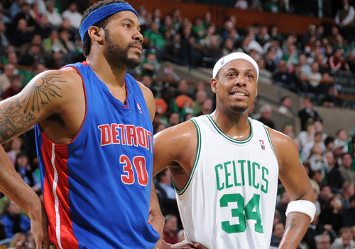 拜仁球星莱默尔复刻施魏因施泰格经典脚后跟破门（拜仁中场莱默尔上演施魏因施泰格式经典脚后跟破门）