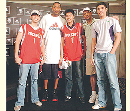 梅西印度行首站结束：凌晨抵达，下午场内亮相因骚乱提前结束（梅西印度行第一站落幕：凌晨入境，下午球场亮相因骚乱被提前叫停）