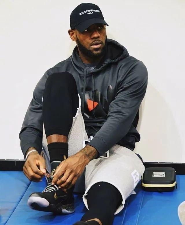 足协杯决赛，北京国安主帅拉米罗选择带球队核心球员...（足协杯决战，国安主帅拉米罗携核心球员出征）