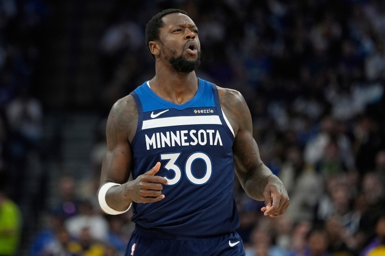 梅西助攻帽子戏法再次爆红全网（梅西上演助攻帽子戏法，再度引爆全网）