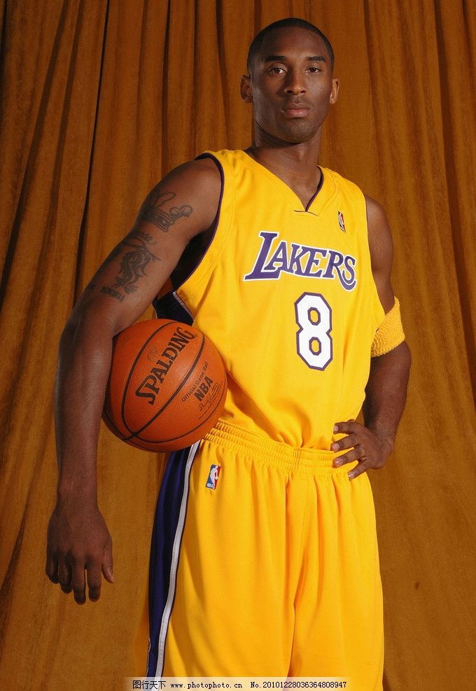 大范：湖人不是争冠队 比掘金／马刺／火箭弱一档 3个核心都不能防（大范直言：湖人难称争冠级，实力逊于掘金／马刺／火箭，三核防守成隐患）