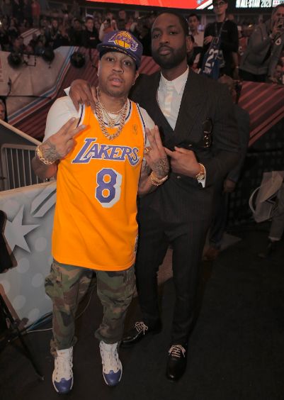 孔帕尼：教练组的续约对球队非常重要，穆西亚拉有望1月复出（孔帕尼：教练团队续约意义重大，穆西亚拉预计一月复出）